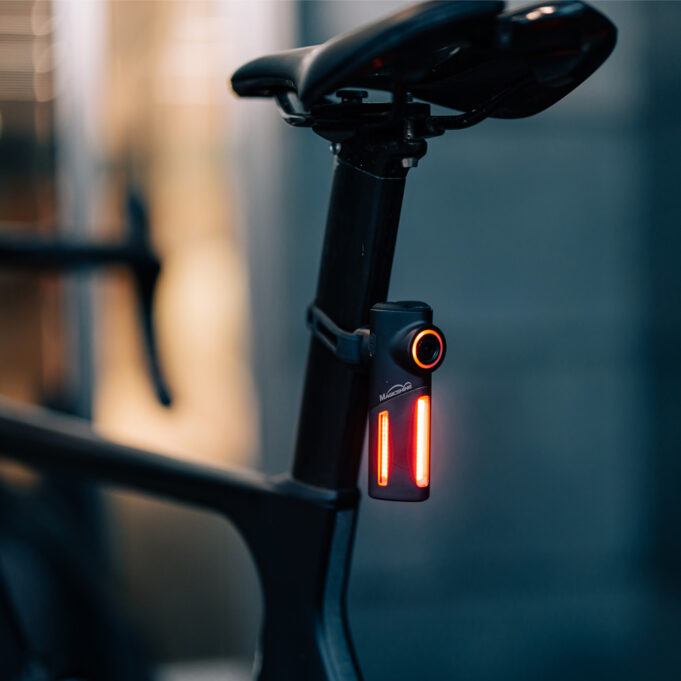 Luz ciclismo con cámara integrada Magicshine Seemee DV